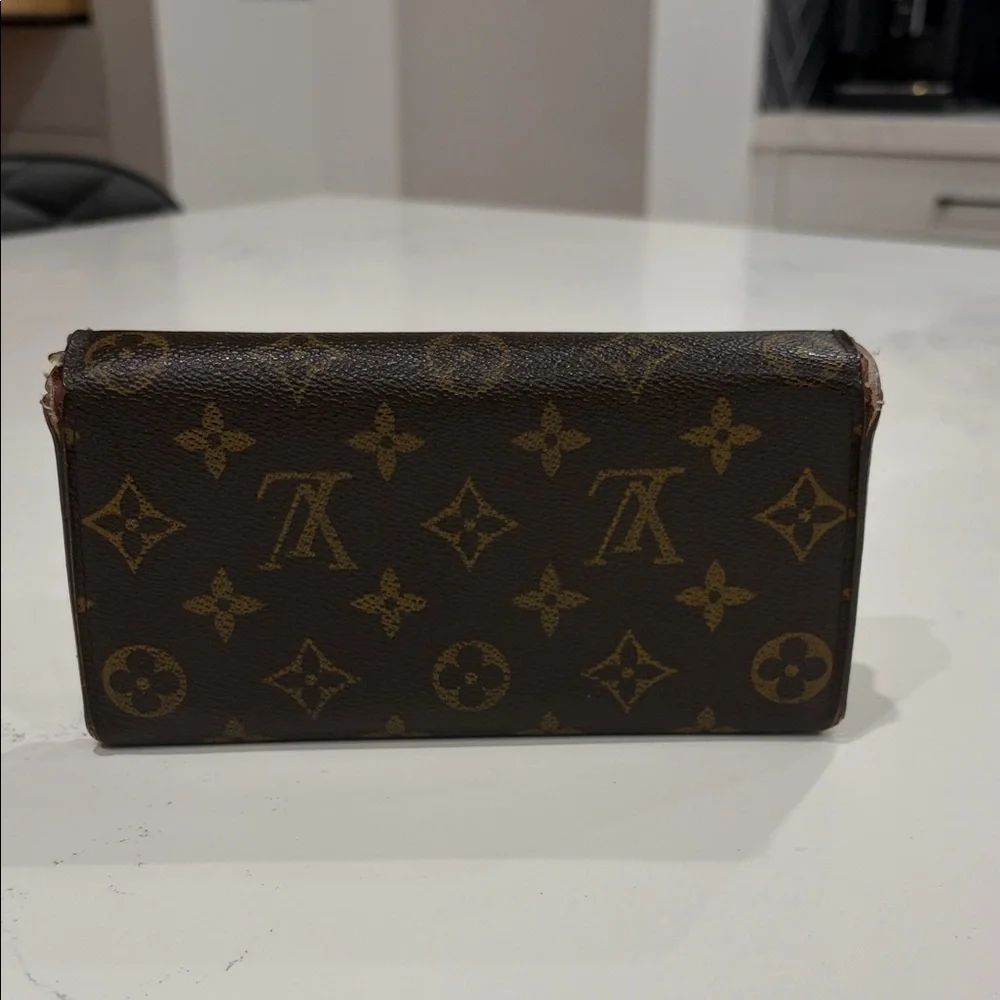Louis Vuitton Portefeuille Sarah Monogram Long Wallet - Picture 3 of 14